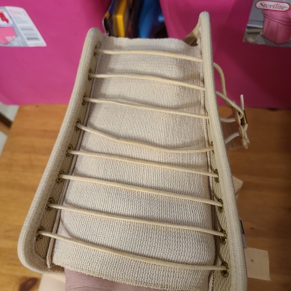 Wrist braces size sm/med - Picture 3 of 7